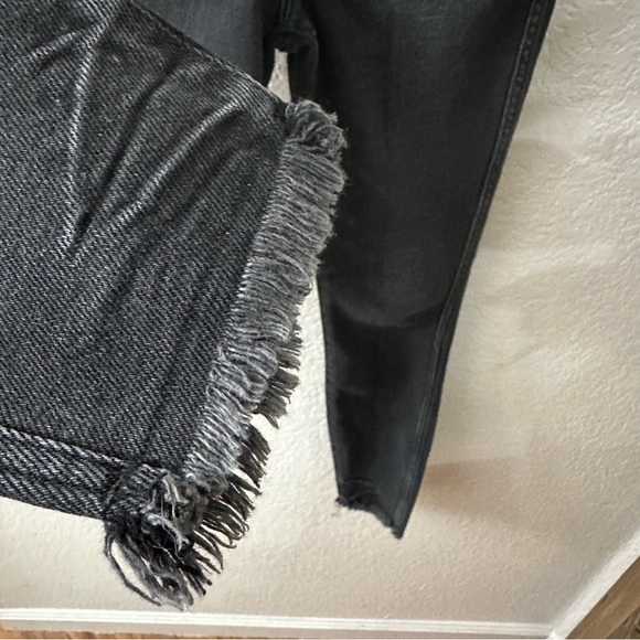 Good American Good Curve High Rise Jeans with raw hem size 0/25 - Picture 4 of 9